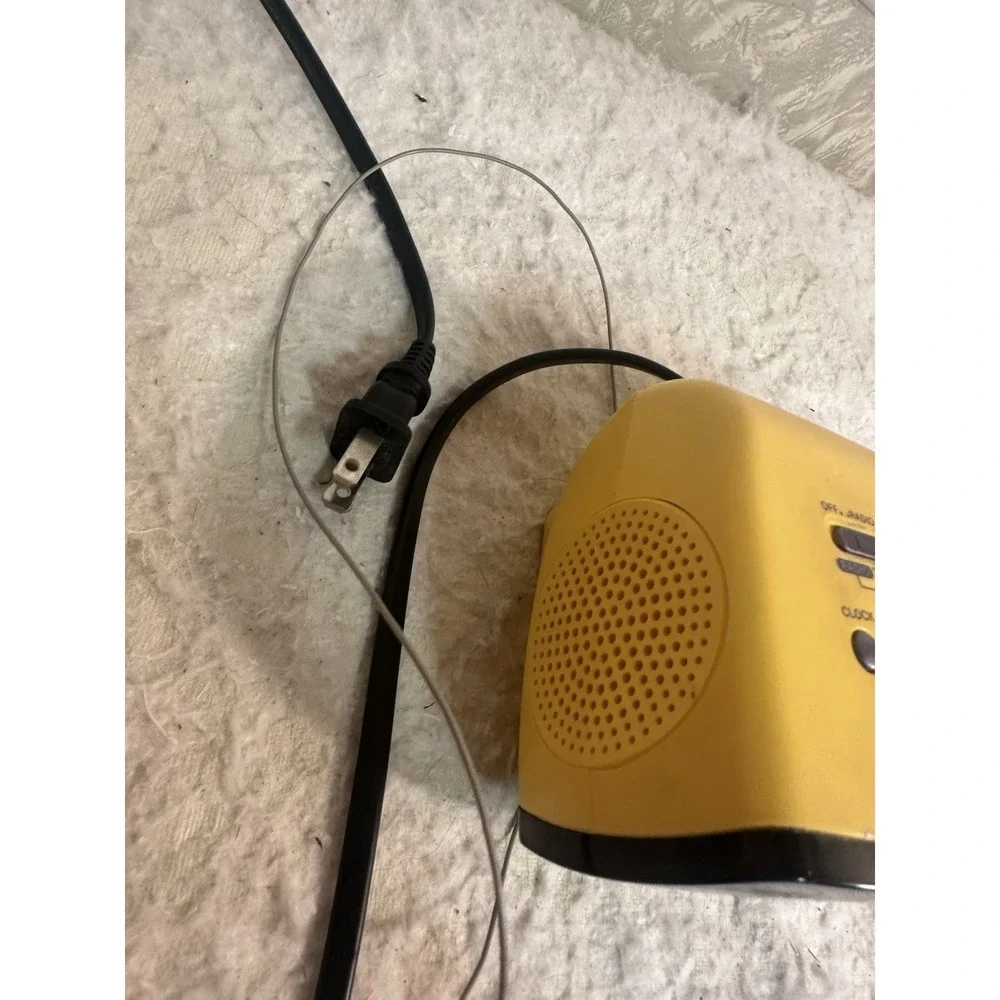 Vintage Sony Dream Machine Clock Radio Model ICF-C111 In Yellow TESTED AND WORKS